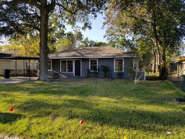 Foto del edificio - 7417 Caddo Rd