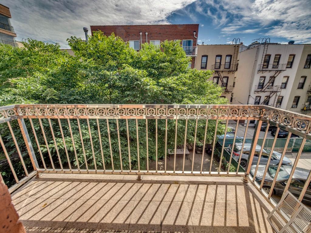 Primary Photo - *** 30TH AVENUE *** 1 BED WITH BALCONY ** ...