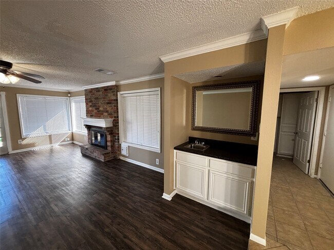 Foto del edificio - 4226 Tasselwood Ln