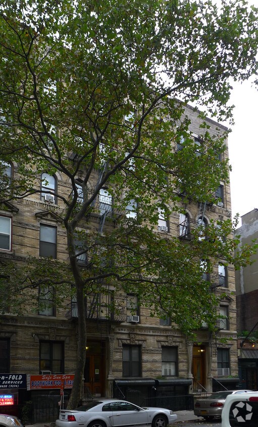 438 E 75th ¡St - 438 E 75th St