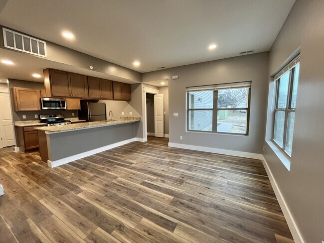 Building Photo - 4226 Sunset Ter