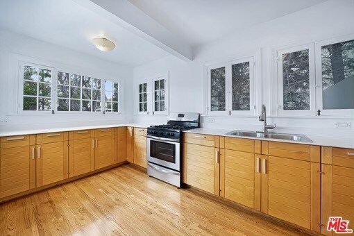 Building Photo - 1634 S Crest Dr