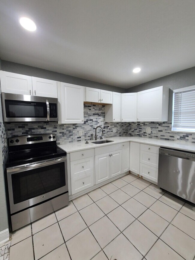 Foto del edificio - 1634 W 9th St