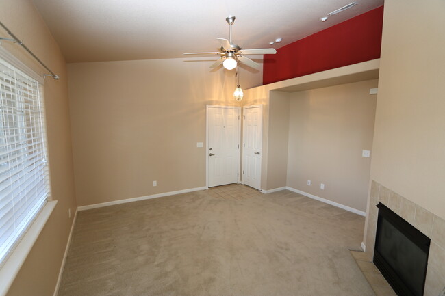 Foto del edificio - Upper level 2 bedroom condo near Peterson AFB