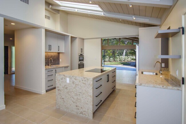 Building Photo - Mid-Century 5Bd/3Ba in Kentfield