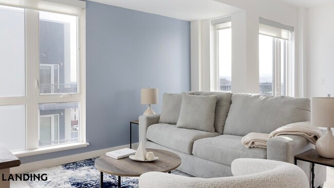 Building Photo - 707 S Farmer Ave