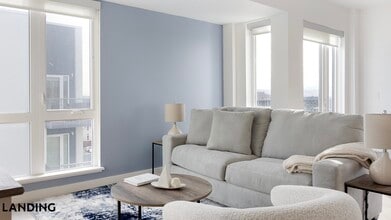 Building Photo - 707 S Farmer Ave