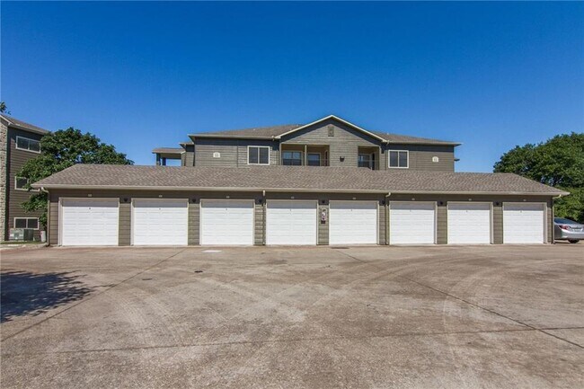 Foto del edificio - 2320 Gracy Farms Ln