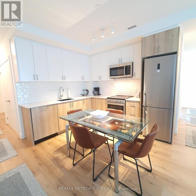 Building Photo - 1195 The Queensway