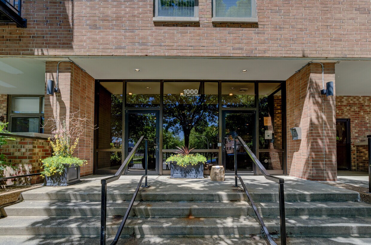 Primary Photo - 1000 E 53rd St