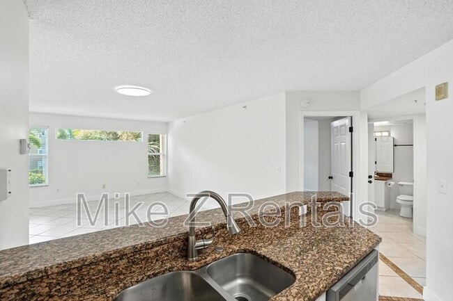 Building Photo - 8880 Colonnades Ct W