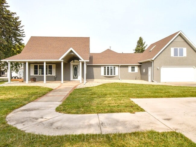Building Photo - RARE FIND! 4 BEDROOM, 2 BATH HOUSE ON 1/2 ACRE LOT; INCLUDES GAS FIREPLACE, WOOD BURNING FIREPLAC...