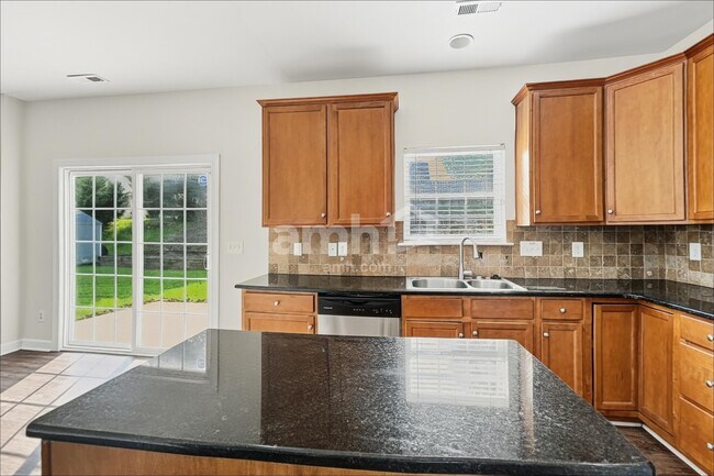 Building Photo - 2914 Watercrest Dr NW
