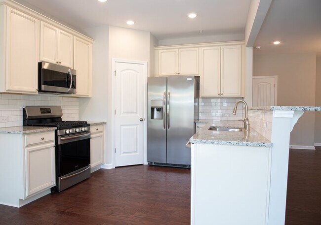 Building Photo - 1210 Foxcroft Ln