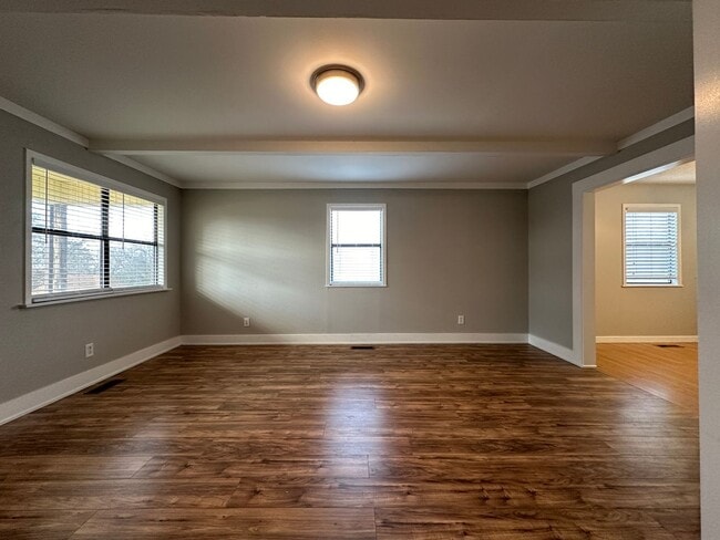 Building Photo - Beautiful 3 Bed / 2 Bath Two-Story Home