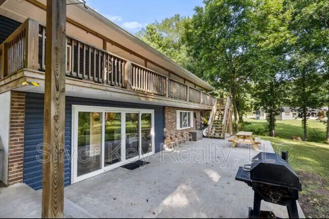 Building Photo - 1099 Red Cloud Rd