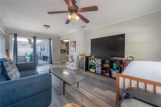 Foto del edificio - 2523 Lake Ellen Cir