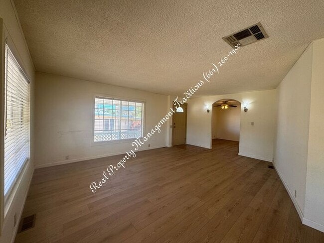 Building Photo - Quite Country Living 3 Bed-2 Bath