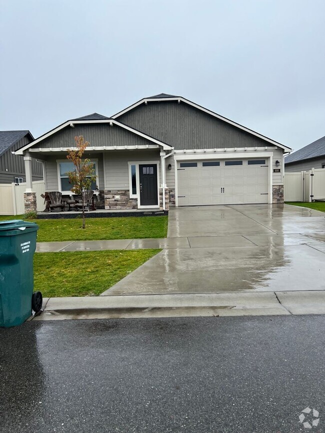 Building Photo - 608 W Brundage Way