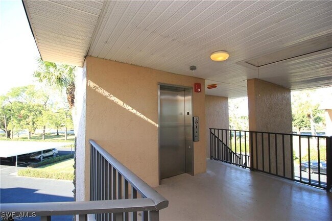 Building Photo - 5667 Rattlesnake Hammock Rd