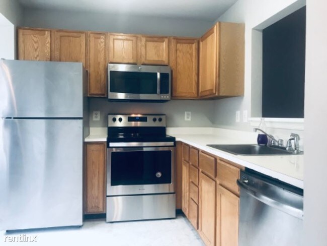 Building Photo - 3 br, 2.5 bath Townhome - 13137 Ripon Pl