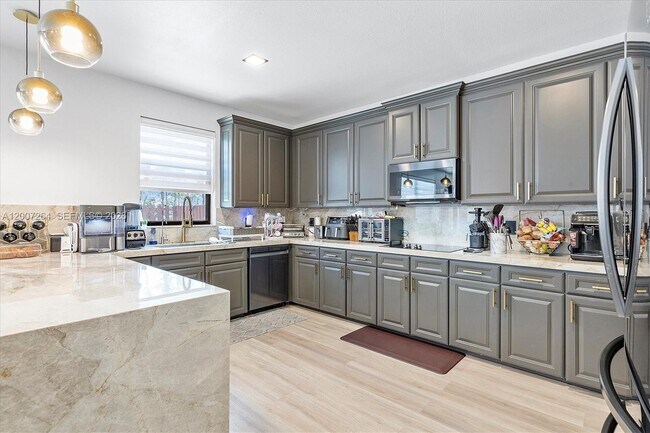 Building Photo - 9830 NW 86th Terrace