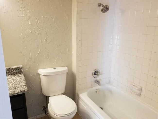 Building Photo - 6032 Westridge Ln
