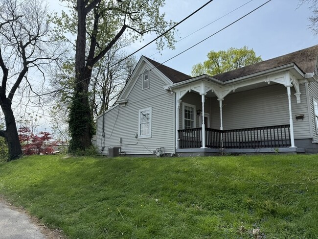 Building Photo - 1740 E Market St