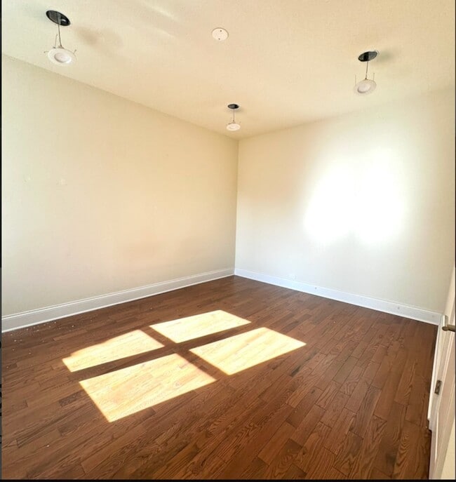 Photo - 1155 W Lunt Ave Apartment