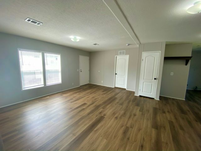 Foto del edificio - 6526 Stardust Ln