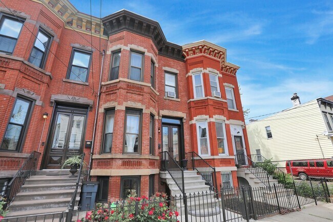 Building Photo - 369 Bergen Ave
