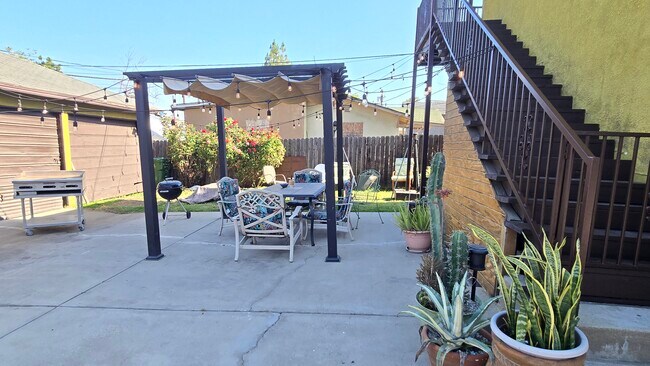 Foto del edificio - 3554 Locke Ave