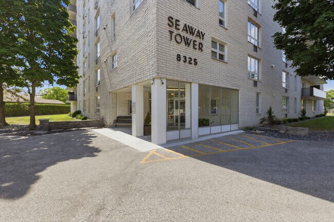 Photo du bâtiment - Seaway Tower Apartments
