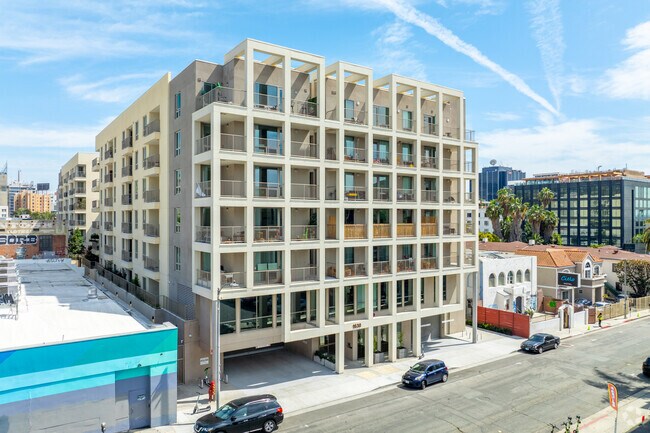 Foto principal - Hollywood Arts Collective Affordable Housing