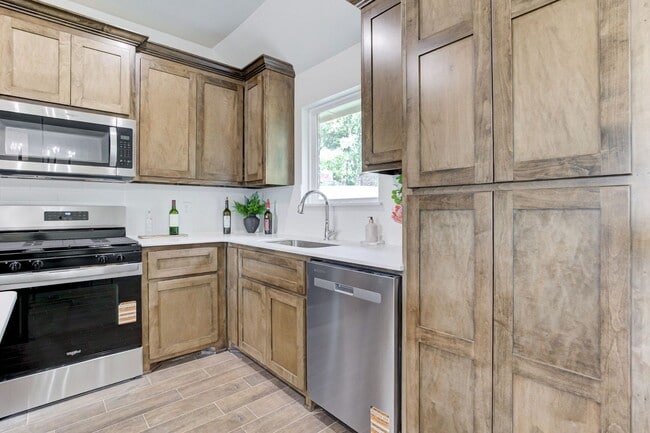 Building Photo - Brand New Home In Noble!