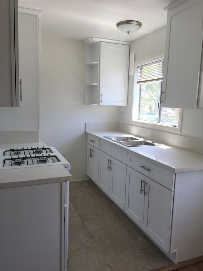 Building Photo - Victory, 1700-1702