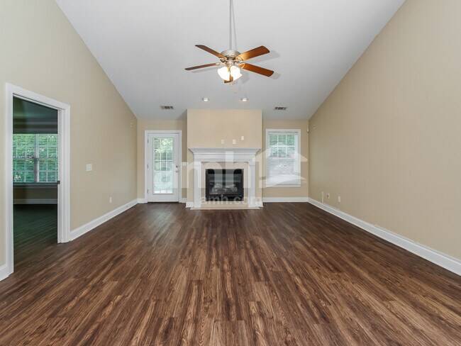 Foto del edificio - 1750 Bonnie Roach Ln