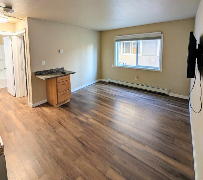 Building Photo - 618 Gambell St