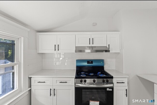 Building Photo - 541 Savin Ave