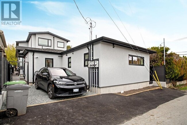 Photo du bâtiment - 2732 E 56th Ave