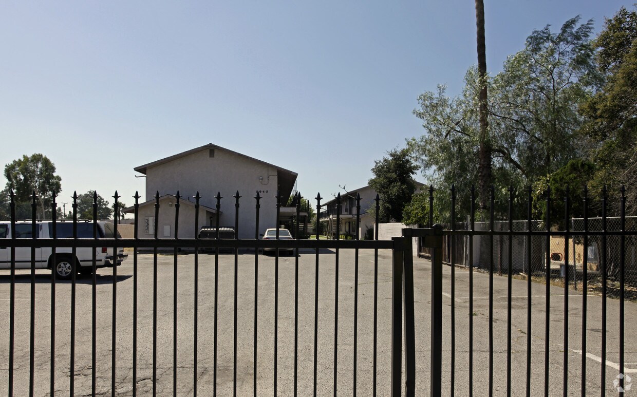 Building Photo - 8940 Mango Ave