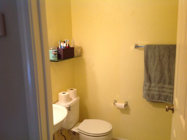 Building Photo - 504 Picasso Way