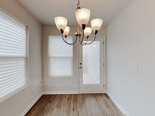 Building Photo - 2362 St James Dr NW