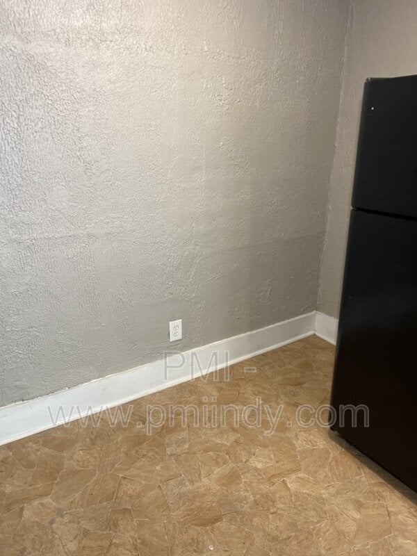 Building Photo - 1308 W 3rd St