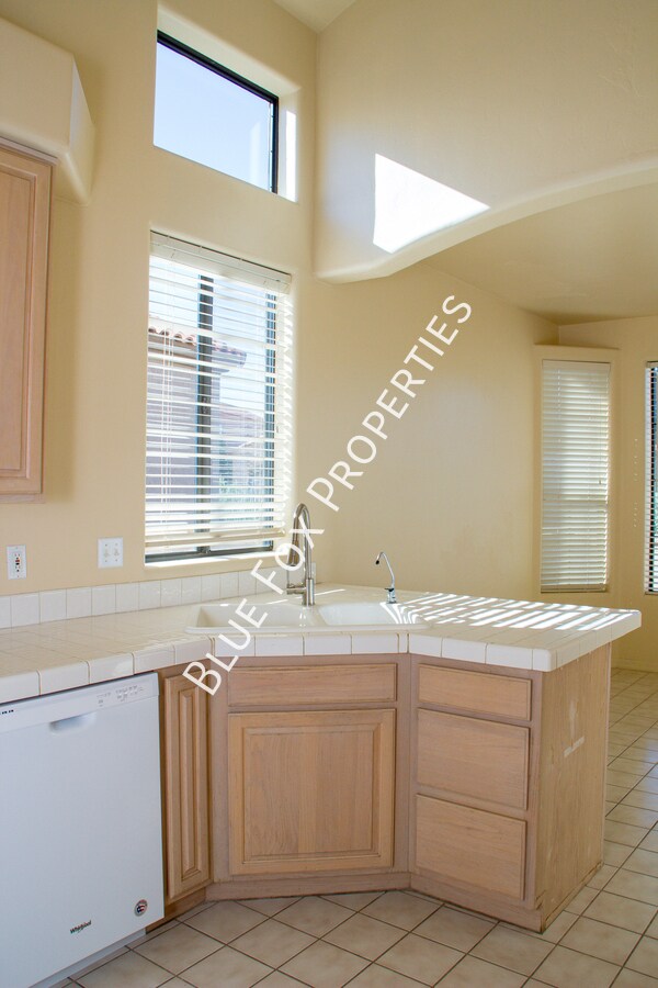 Building Photo - 4131 E Hawks Wing Dr
