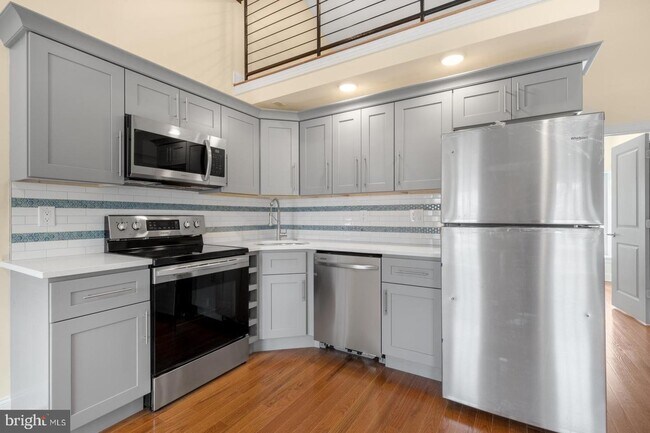 Building Photo - 6607 Ridge Ave