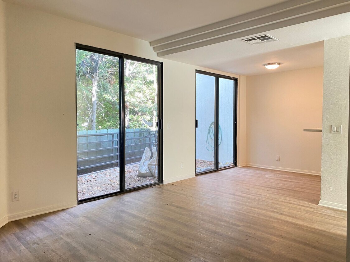 Primary Photo - 2500 Abbot Kinney Blvd