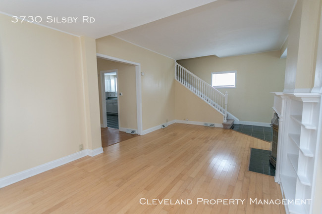 Building Photo - Beautifully Renovated University Hts Home