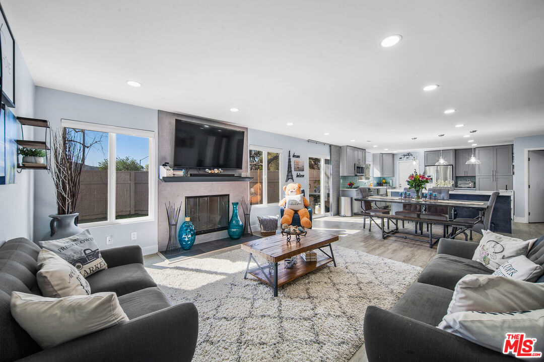Foto principal - 2424 Stow St
