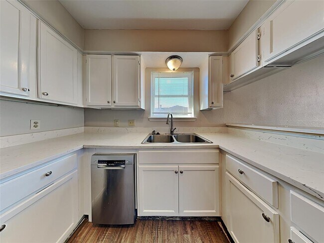 Building Photo - 8807 Sherrywood Dr